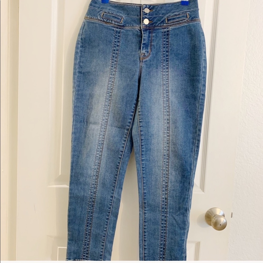 Bebe Cropped Jeans with detail
